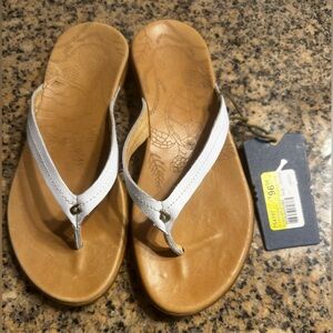 OluKai Honu Flip Flop Women 8